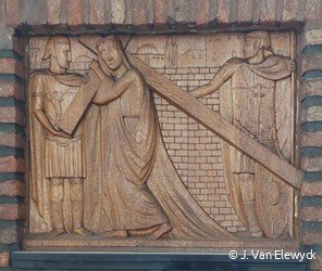 Kruisweg van Herman De Cuyper in Sint-Catharinakerk in Boom